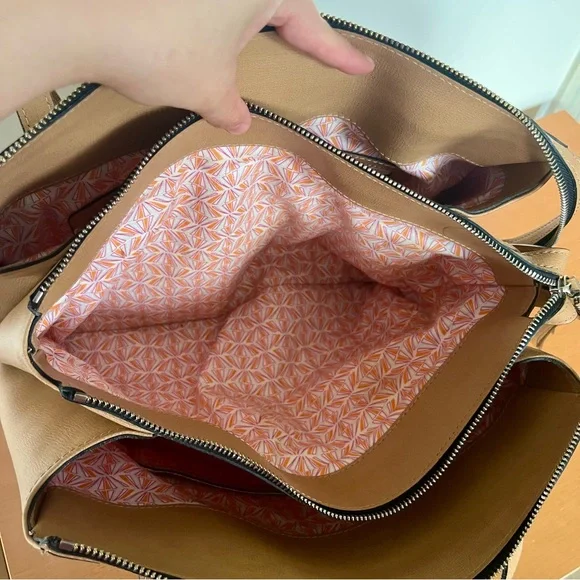 Gianni Chiarini Elegant Tan Tote Bag - Picture 13 of 14